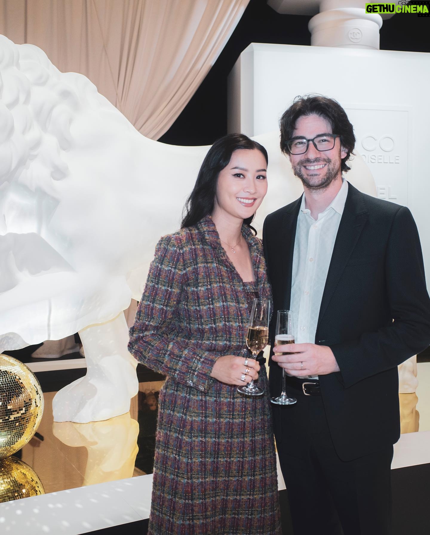 Fala Chen Instagram - An incredible night at Le Grand Numero de CHANEL in Paris 🇫🇷 Merci @chanelofficial #GRANDNUMEROCHANEL #CHANELFRAGRANCE hair: @alexso_theattic makeup: @sunn.seo