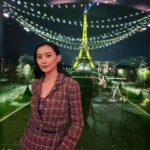 Fala Chen Instagram - Such a memorable trip in Paris! Learned a lot about the precious ingredients of N5 at the Chanel laboratory. Thanks Olivier Polge for showing me the fascinating “tasting” menu of scents. Joyous to experience the romantic festive lighting at the Effiel Tower and also do a great photo shoot too! It was a lot of fun! #GRANDNUMEROCHANEL #CHANELFRAGRANCE @chanelofficial