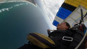 Fala Chen Instagram - This is a day I’m going to remember— work from 6am, go straight from set to skydiving. Jumping off a plane and free fall for 45 seconds, then landing on a giant beach. Grateful for all the adventures life brings. #skydiving #bucketlist @emstnv @godzillavskong