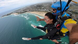 Fala Chen Instagram - This is a day I’m going to remember— work from 6am, go straight from set to skydiving. Jumping off a plane and free fall for 45 seconds, then landing on a giant beach. Grateful for all the adventures life brings. #skydiving #bucketlist @emstnv @godzillavskong