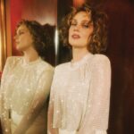 Farah Zeynep Abdullah Instagram - last few photographer @eylulezik ❤️ styled by @nazlikayran ❤️ 💄💋 @burkhu ❤️ 💇‍♀️👩‍🦱 @mustafa_akguul ❤️