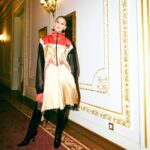 Farah Zeynep Abdullah Instagram - bu müthiş elbise için, heyecanınız ve tatlılığınız, tüm gün sırf fiziksel olarak değil, kalbinizle yanımda olduğunuzu hissettirdiğiniz için @aycaelkap ve @bengisugurell size çoook teşekkürler ❤️ sizinle çalıştığım için şanslı hissediyorum 🔥☀️ @burkhu makyajım 🤩 @mustafa_akguul saçım 🤩 📸 @sezayozturkk DEVAMI GELECEK