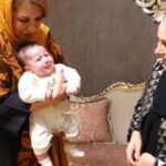 Fariba Kowsari Instagram - و فقط افتخار میکنم به داشتن دوستان حقیقی و مجازی مثل شما بهترین ها یکسال دیگه از زندگی من ورق خورد و گذشت و هر لحظه از زندگیم با بهترین انرژی مثبت از شما عزیزانم برایم زیبا و زیباتر رقم خورد با آرزوی سلامتی برای مردم ایران زمین دوستدارتون فریبا کوثری🌹❤ مهمون ویژه ی من هم نیکان خان کوچولو بود @nikandarvishi @mahshidkhosravii @ashkan.darvishi ممنون از همه ی فن پیج های عزیز و دوست داشتنی من که همیشه سنگ تموم میذارن🌹🌹🌹 . . . #تولد #تولدم #زندگی #انرژی_مثبت #حس_خوب