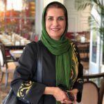 Fariba Kowsari Instagram – 🔴 تو این روزای که آفت کرونا 
افتاده به زندگیمون
صبور باشید🙏
برای هم انرژی مثبت بفرستیم
توذهنمون آرامش رو ترسیم کنیم 
برای هم عشق و خوبی بطلبیم 
این رو هم شکست خواهیم داد
خانوادها با شادی گرد هم جمع خواهند شد 
زیر بارون بهاری خواهیم رفت
دست بزرگامونو خواهیم گرفت 
بچها مون با شادی به مدرسه خواهند رفت 
کارهامون بار دیگه رونق خواهد گرفت 
دورهمی های دوستانمون از سر گرفته خواهد شد
و بار دیگه خواهیم
 گفت خدایا شکرت اینم به خیر گذشت🙏
خدایا حال تمام مردم را خوب کن ❤️
﻿﻿﻿﻿﻿﻿﻿❣