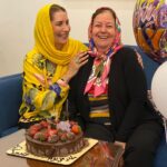 Fariba Kowsari Instagram - کامنت قلب ❤️💙با هر رنگی که دوست دارین بذارید برای تقدیم به همه ی مادران ایران زمین ، سپاس فراوان از همه ی دوستانی که تولد مادر مهربونم رو تبریک گفتن . . . #مادر #مادرم #تولدت_مبارک #تولد
