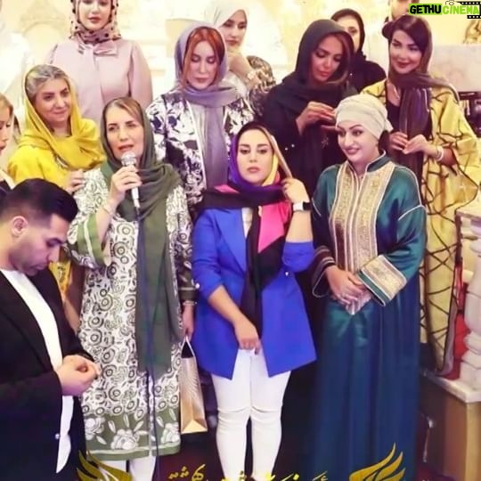 Fariba Kowsari Instagram - عروسی سیزده زوج به همت خیریه فرشته های بهشتی ممنونم از بانو عاطفه کبیری عزیز مدیر سالن چم که پیشنهاد این عروسی و آماده کردن عروس خانوم ها با ایشون بود ممنونم از بانو آزاده یارمحمدی و بانو شیما وفایی بابت تمام زحماتشون ممنون از خانوم موسوی و پرویز برومند عزیز و همسر عزیزشون و امیرآرتا عزیز مجتبی احمدی عزیز بابت هدیه هاشون و حضورشون ممنونم از جناب الله یاری عزیز بابت سفر مشهد زوج ها ممنونم از نوید فرید بابت موزیک ممنونم از باغ تالار بهشت مهدی ممنونم از آقا محسن بابت میوه مراسم و تمام عزیزانی که برای برگزاری این مراسم سنگ تموم گذاشتن خیر همگی قبول مراسم بعدی به امید خدا بعد از محرم و صفر