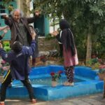 Fariba Kowsari Instagram - «کن – پامنار» در ایستگاه پایانی فیلم سینمایی #کن_پامنار به کارگردانی #اشکان_درویشی و تهیه‌کنندگی #شیما_جبرائیلی‌پور این روزها آخرین مراحل تدوین، صداگذاری و اصلاح رنگ و نور را پشت سر می‌گذارد تا برای اکران عمومی و حضور در جشنواره‌های خارجی آماده شود. پخش بین‌المللی فیلم سینمایی «کن - پامنار» به عهده گروه پخش بین‌المللی فرست اسکرین به مدیریت سولماز اعتماد است. «کن - پامنار» که بر اساس طرحی از اشکان درویشی و با فیلمنامه سیروس همتی ساخته شده، روایتی از زندگی کودکان کار در محله‌های فقیرنشین مناطق پایین شهر تهران و حمایت از دختران مظلوم افغانستان است. درآمد حاصل از بلیت‌فروشی «کن - پامنار» از طریق موسسه خیریه فرشته‌های بهشتی که در تولید این فیلم نیز همکاری کرده، در اختیار نیازمندان قرار می‌گیرد. #سیامک_صفری، #بابک_نوری، #علیرضا_استادی، #ندا_حسینی، #سیروس_همتی و #مهدی_تارخ و با حضور افتخاری #فریبا_کوثری در این فیلم نقش‌آفرینی کرده‌اند. همچنین حسین شریفی، میلاد ترقی‌خواه، احمد جعفری، عیسی حسینی با معرفی رابیه میرزاد، علی باباجانی، علیرضا دانیال پور، لیان عباس زاده، سمیرا محمدی، محمد خاوری و بازیگر نوجوان: آناهیتا کاربین به عنوان بازیگران اصلی «کن پامنار» هستند و بازیگران دیگر این فیلم نیز عبارتند از: جواد جوینده میرزا، مهشید خسروی، شقایق افروغی، شراره خسروانی نژاد، محمد حسین عابدینی، صغری محاصری، یاشار ابراهیمی، حمید پیمان، مجتبی تاجیک، محمدامین قاسمی و صفورا برسان. سایر عوامل «کن - پامنار» : مدیر و مشاور پروژه: فریبا کوثری، نویسنده: سیروس همتی براساس طرحی از اشکان درویشی، مجری طرح: موسسه نقطه عطف سینما تئاتر (آسیه اسدزاده)، دستیار اول کارگردان: بهزاد صفار، مدیر برنامه‌ریزی: حدیث کریمیان، منشی صحنه: صفورا برسان، تصویربردار و عکاس صحنه و پشت صحنه: سالار مجد، تدوین فیلم پشت صحنه: حسین خدارتی، جلال داروکی، مدیر فیلمبرداری: محمد مقیمی، تدوین، ساخت تیزر و آنونس: امیرحسین تحسینی، اصلاح رنگ و نور: بهمن قهاری، کانفورم، سلاله سلیمی طاری، مدیر صدابرداری: علیرضا کریم‌نژاد، طراحی و ترکیب صدا: سید محمود موسوی‌نژاد، طراح چهره‌پردازی: دانیال شعاعی، مجری چهره‌پردازی: میترا گیوه‌چی، موسیقی متن: امیرهوشنگ شاهرخی، تیتراژ پایانی: سالار عقیلی طراح صحنه و لباس: اشکان درویشی، هماهنگی: امیر گلستانی، جانشین تهیه‌کننده: موسسه خیریه فرشته‌های بهشتی، مدیر تولید: مهشید خسروی ؛ جانشین تولید : علی نعمتی مدیرتدارکات علی کوثری مشاور رسانه ای و روابط عمومی :مریم قربانی نیا ، سیدحسین رسولی