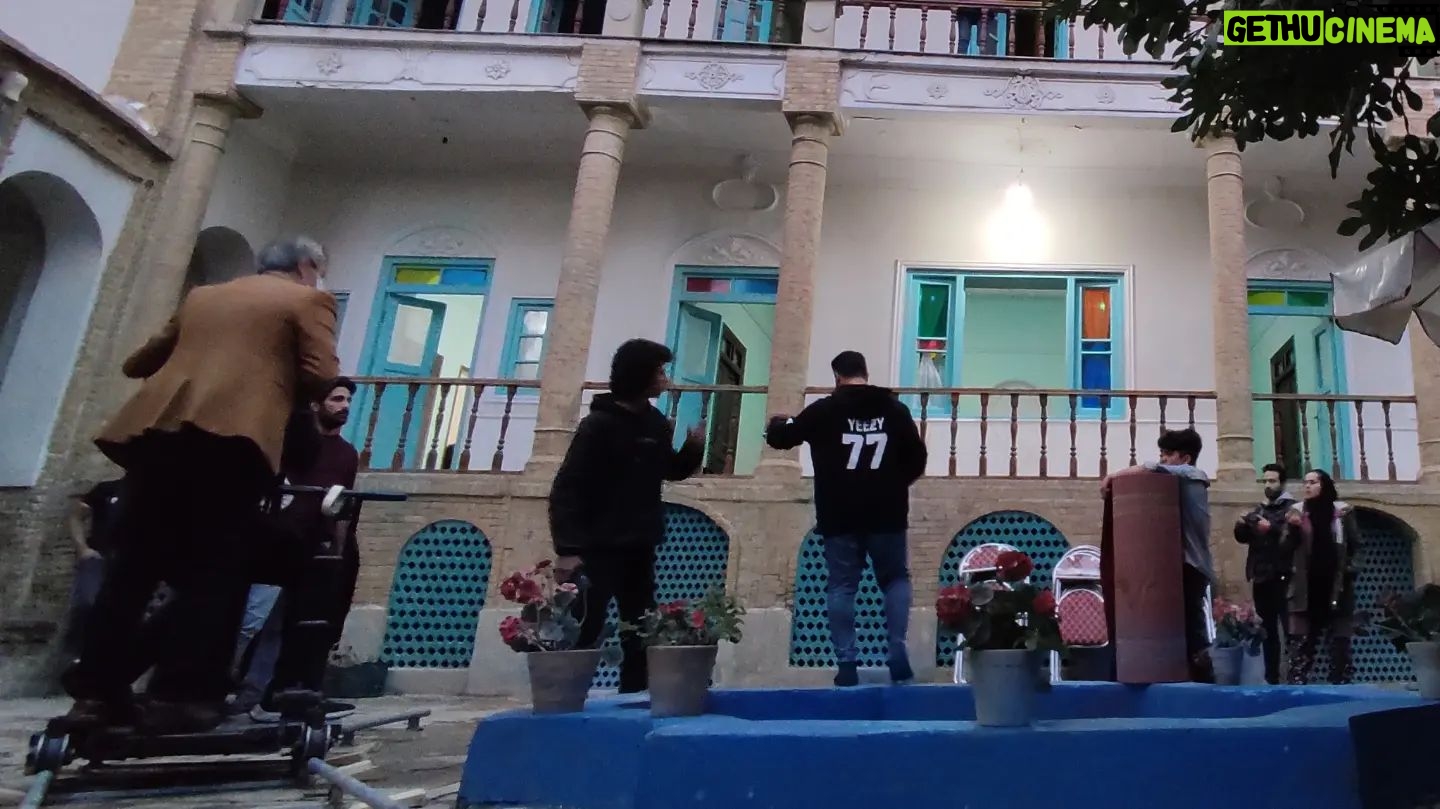 Fariba Kowsari Instagram - «کن – پامنار» در ایستگاه پایانی فیلم سینمایی #کن_پامنار به کارگردانی #اشکان_درویشی و تهیهکنندگی #شیما_جبرائیلیپور این روزها آخرین مراحل تدوین، صداگذاری و اصلاح رنگ و نور را پشت سر میگذارد تا برای اکران عمومی و حضور در جشنوارههای خارجی آماده شود. پخش بینالمللی فیلم سینمایی «کن - پامنار» به عهده گروه پخش بینالمللی فرست اسکرین به مدیریت سولماز اعتماد است. «کن - پامنار» که بر اساس طرحی از اشکان درویشی و با فیلمنامه سیروس همتی ساخته شده، روایتی از زندگی کودکان کار در محلههای فقیرنشین مناطق پایین شهر تهران و حمایت از دختران مظلوم افغانستان است. درآمد حاصل از بلیتفروشی «کن - پامنار» از طریق موسسه خیریه فرشتههای بهشتی که در تولید این فیلم نیز همکاری کرده، در اختیار نیازمندان قرار میگیرد. #سیامک_صفری، #بابک_نوری، #علیرضا_استادی، #ندا_حسینی، #سیروس_همتی و #مهدی_تارخ و با حضور افتخاری #فریبا_کوثری در این فیلم نقشآفرینی کردهاند. همچنین حسین شریفی، میلاد ترقیخواه، احمد جعفری، عیسی حسینی با معرفی رابیه میرزاد، علی باباجانی، علیرضا دانیال پور، لیان عباس زاده، سمیرا محمدی، محمد خاوری و بازیگر نوجوان: آناهیتا کاربین به عنوان بازیگران اصلی «کن پامنار» هستند و بازیگران دیگر این فیلم نیز عبارتند از: جواد جوینده میرزا، مهشید خسروی، شقایق افروغی، شراره خسروانی نژاد، محمد حسین عابدینی، صغری محاصری، یاشار ابراهیمی، حمید پیمان، مجتبی تاجیک، محمدامین قاسمی و صفورا برسان. سایر عوامل «کن - پامنار» : مدیر و مشاور پروژه: فریبا کوثری، نویسنده: سیروس همتی براساس طرحی از اشکان درویشی، مجری طرح: موسسه نقطه عطف سینما تئاتر (آسیه اسدزاده)، دستیار اول کارگردان: بهزاد صفار، مدیر برنامهریزی: حدیث کریمیان، منشی صحنه: صفورا برسان، تصویربردار و عکاس صحنه و پشت صحنه: سالار مجد، تدوین فیلم پشت صحنه: حسین خدارتی، جلال داروکی، مدیر فیلمبرداری: محمد مقیمی، تدوین، ساخت تیزر و آنونس: امیرحسین تحسینی، اصلاح رنگ و نور: بهمن قهاری، کانفورم، سلاله سلیمی طاری، مدیر صدابرداری: علیرضا کریمنژاد، طراحی و ترکیب صدا: سید محمود موسوینژاد، طراح چهرهپردازی: دانیال شعاعی، مجری چهرهپردازی: میترا گیوهچی، موسیقی متن: امیرهوشنگ شاهرخی، تیتراژ پایانی: سالار عقیلی طراح صحنه و لباس: اشکان درویشی، هماهنگی: امیر گلستانی، جانشین تهیهکننده: موسسه خیریه فرشتههای بهشتی، مدیر تولید: مهشید خسروی ؛ جانشین تولید : علی نعمتی مدیرتدارکات علی کوثری مشاور رسانه ای و روابط عمومی :مریم قربانی نیا ، سیدحسین رسولی