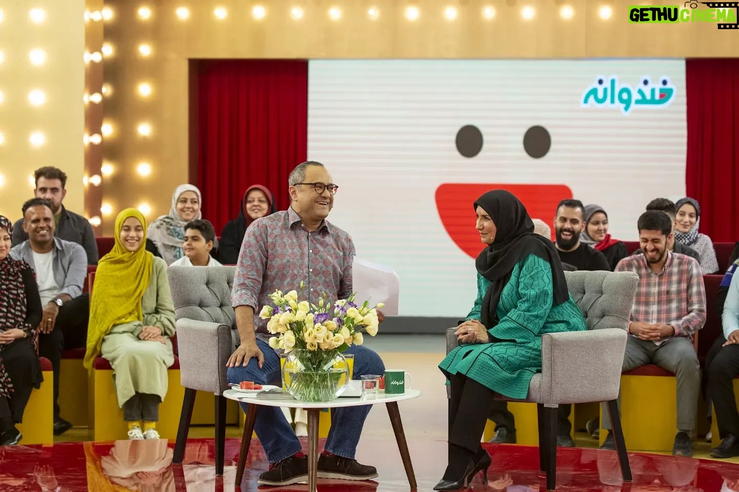 Fariba Kowsari Instagram - . امشب سه شنبه هفتم تیرماه از ساعت یازده شب ؛ شبکه نسیم با برنامه زیبای خندوانه همراه با مجری و بازیگر توانمند رامبد جوان عزیز و جناب خان دوست داشتنی مهمان خانه های گرم شما هستیم به امید همراهی نگاه مهربان شما عزیزانم⚘️ بازپخش روز آتی : ساعت چهار صبح ؛ یازده صبح و پنج عصر از شبکه نسیم . سپاس ویژه از مریم ناظران عزیزم و همه عوامل خوب و دوست داشتنی خندوانه و تهیه کننده محترم @maryam.nazeran با سپاس از همراهی همیشگی دوست خوب و هنرمندم مریم یاستی نازنین @maryamyasti و زحمات دوست عزیزم لی لی رضایی @lilirezaeemakeup . . . #خندوانه #فریبا_کوثری #شبکه_نسیم