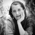 Fariba Kowsari Instagram – دلم میخواهد، روی تمام دیوارهای شهر رنگ بپاشم
رنگهای روشن و چشم نوازی که حال و هوای خیابانهای شهر را زیبا و دل انگیز میکنند!!!!!؟
و حال خسته مردم کشورم را خوب……
میخواهم همه جا طنین روح نواز موسیقی و لبخند باشد…..
میخواهم آسمان این شهر
همیشه آبی و آفتابی باشد
لبها همیشه خندان ،دلها همیشه نزدیک
دلم میخواهد، بهشت را با ساده ترین چیزهای ممکن بسازم…..
بهشتی پر از رنگ و طراوت و لبخند
بهشتی پر از حال خوب …..
نه بهشتی که پس از مرگ وعده داده اند
بهشتی به وسعت « ایران »
با مردمی شاد و پر از امید به زندگی ……