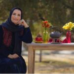 Fariba Kowsari Instagram - خدای مهربانم در سال جدید شکرت که در خانه هستیم نه در بیمارستان. شکرت که روی مبل نشستیم نه در بستر بیماری. شکرت که راحت نفس میکشیم نه با مشقت و درد. شکرت که دلتنگ عزیزانی هستیم که یک ماهه ندیدیمشون اما امیدواریم بزودی در آغوش بگیریمشون نه اینکه امیدی به دیدار دوباره‌شون نداشته باشیم شکرت که صدای عزیزان راه دوری که یک سال انتظار کشیدیم تا نوروز ملاقاتشان کنم را می‌شنویم هر چند نبینیمشان شکرت که بهار را دوباره می‌بینیم و زمستان پایان عمرمان نبود. عزیزانم سال نو مبارک بماند به يادگار نوروز ١٤٠٠