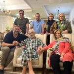 Fariba Kowsari Instagram - نقش آفرینان عزیز ممنون به خاطر همه خاطرات خوب و اشکها و لبخندهای که زدید و هیچ کس نفهمید که در دلتان غم داشتید و به روی خودتان نیاوردید. ممنون به خاطر صبوریتان، و نقشهای که آفریدید و یک عذر خواهی به خاطر نامهربانیهای روزگار همیشه سلامت و شاد باشید . پ. ن سپاس از مدیریت قنادی الهیه ۳۳ آقایان جهانگیری و فخار که در این دیدارها کام ما را شیرین میکنند .