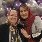 Fariba Kowsari Instagram - مادر عزیز و مهربانم نمیدونم اگرنبودی و نداشتمت اگر لبخندای قشنگت و چشمهای مهربونت رو نمیدیدم دنیام الان چه شکلی بود نمیدونم چی برام میشد امید و انگیزه خوبه که هستی نور زندگی من خوبه که تو مادر من هستی حتی با موهای سفیدت هم زیبایی مادر قشنگم تولدت بر ما مبارک همیشه سلامت و شاد باشی …… #مادر#تولدت_مبارک