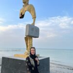 Fariba Kowsari Instagram - میخواستم جای دیگری بروم جایی که آسمانش رنگ دیگری باشد آسمانی به رنگ زرد عمیق ،با ابرهایی که نگاهشان کنم و دانه دانه آرزوهای خودم را تماشا کنم ، میخواستم با خورشید رفیق باشم میخواستم جای دیگری بروم، جایی که آسمانش آرامش ببارد، خورشیدش عشق بتابد و زمینش آزادی برویاند جایی که بدون هراس بتوان انتخاب کرد بدون شرمندگی عاشق شد و بدون نیاز مهر ورزید میخواستم جای دیگری بروم، در جهان دیگری نفس بکشم، در زمان دیگری باشم یک روز کوله بارم را میبندم و از این شهر فاصله میگیرم دور میشوم از این تکرار عبور میکنم ازخیابانهای بی نشان و میروم تا مقصدهای نامعلوم….. روزی کوله بارم رابه تلافی تمام ماندن ها میبندم و میروم……….. #فریباکوثری # قشم#ایرانگرد