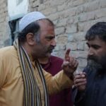 Fariba Kowsari Instagram - «کن – پامنار» در ایستگاه پایانی فیلم سینمایی #کن_پامنار به کارگردانی #اشکان_درویشی و تهیه‌کنندگی #شیما_جبرائیلی‌پور این روزها آخرین مراحل تدوین، صداگذاری و اصلاح رنگ و نور را پشت سر می‌گذارد تا برای اکران عمومی و حضور در جشنواره‌های خارجی آماده شود. پخش بین‌المللی فیلم سینمایی «کن - پامنار» به عهده گروه پخش بین‌المللی فرست اسکرین به مدیریت سولماز اعتماد است. «کن - پامنار» که بر اساس طرحی از اشکان درویشی و با فیلمنامه سیروس همتی ساخته شده، روایتی از زندگی کودکان کار در محله‌های فقیرنشین مناطق پایین شهر تهران و حمایت از دختران مظلوم افغانستان است. درآمد حاصل از بلیت‌فروشی «کن - پامنار» از طریق موسسه خیریه فرشته‌های بهشتی که در تولید این فیلم نیز همکاری کرده، در اختیار نیازمندان قرار می‌گیرد. #سیامک_صفری، #بابک_نوری، #علیرضا_استادی، #ندا_حسینی، #سیروس_همتی و #مهدی_تارخ و با حضور افتخاری #فریبا_کوثری در این فیلم نقش‌آفرینی کرده‌اند. همچنین حسین شریفی، میلاد ترقی‌خواه، احمد جعفری، عیسی حسینی با معرفی رابیه میرزاد، علی باباجانی، علیرضا دانیال پور، لیان عباس زاده، سمیرا محمدی، محمد خاوری و بازیگر نوجوان: آناهیتا کاربین به عنوان بازیگران اصلی «کن پامنار» هستند و بازیگران دیگر این فیلم نیز عبارتند از: جواد جوینده میرزا، مهشید خسروی، شقایق افروغی، شراره خسروانی نژاد، محمد حسین عابدینی، صغری محاصری، یاشار ابراهیمی، حمید پیمان، مجتبی تاجیک، محمدامین قاسمی و صفورا برسان. سایر عوامل «کن - پامنار» : مدیر و مشاور پروژه: فریبا کوثری، نویسنده: سیروس همتی براساس طرحی از اشکان درویشی، مجری طرح: موسسه نقطه عطف سینما تئاتر (آسیه اسدزاده)، دستیار اول کارگردان: بهزاد صفار، مدیر برنامه‌ریزی: حدیث کریمیان، منشی صحنه: صفورا برسان، تصویربردار و عکاس صحنه و پشت صحنه: سالار مجد، تدوین فیلم پشت صحنه: حسین خدارتی، جلال داروکی، مدیر فیلمبرداری: محمد مقیمی، تدوین، ساخت تیزر و آنونس: امیرحسین تحسینی، اصلاح رنگ و نور: بهمن قهاری، کانفورم، سلاله سلیمی طاری، مدیر صدابرداری: علیرضا کریم‌نژاد، طراحی و ترکیب صدا: سید محمود موسوی‌نژاد، طراح چهره‌پردازی: دانیال شعاعی، مجری چهره‌پردازی: میترا گیوه‌چی، موسیقی متن: امیرهوشنگ شاهرخی، تیتراژ پایانی: سالار عقیلی طراح صحنه و لباس: اشکان درویشی، هماهنگی: امیر گلستانی، جانشین تهیه‌کننده: موسسه خیریه فرشته‌های بهشتی، مدیر تولید: مهشید خسروی ؛ جانشین تولید : علی نعمتی مدیرتدارکات علی کوثری مشاور رسانه ای و روابط عمومی :مریم قربانی نیا ، سیدحسین رسولی
