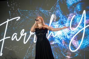 Farrah Yousef Instagram - I missed the stage .. and I missed you .. 🤍
.
.
.
.
.
#dress 👗: @designersandus 
#hair & #makeup : @rival.starsuae