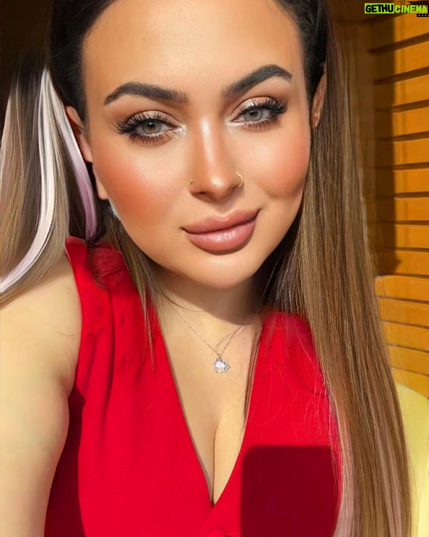 Farrah Yousef Instagram - #sun π #sunnyday with delicious, #glutenfree #breadsticks πβ€οΈπ«Άβ¨