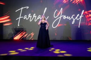 Farrah Yousef Instagram - I missed the stage .. and I missed you .. 🤍
.
.
.
.
.
#dress 👗: @designersandus 
#hair & #makeup : @rival.starsuae