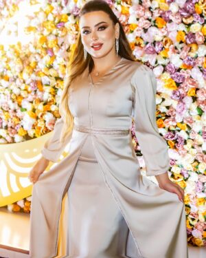 Farrah Yousef Instagram - 👗 by @aliasaad.official 
#Hair #MakeUp @rival.starsuae 
#Photography 📸 @dubaiphotographer_abdoo