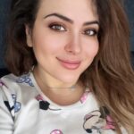 Farrah Yousef Instagram - #صباح_الخير 😍 بتمنالكن يوم حلو كتيييييييير✨ ابتسمو و تفائلو و توكلو على الله💖 #goodmorning #BuenosDías