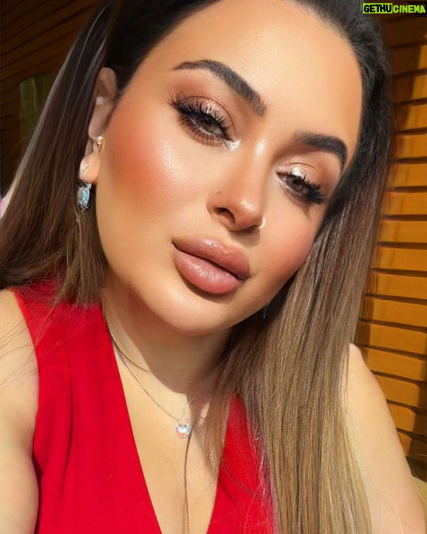 Farrah Yousef Instagram - #sun π #sunnyday with delicious, #glutenfree #breadsticks πβ€οΈπ«Άβ¨