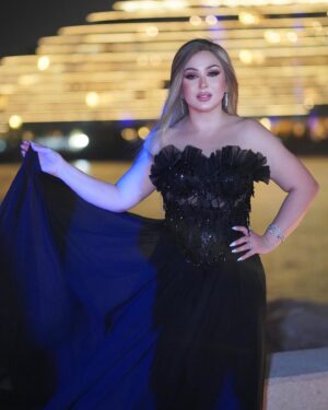 Farrah Yousef Instagram - Pleased to be part of such beautiful event that honors human and #humanity🤍 it was such an honor to perform for you last night✨
.
.
.
.
#dress 👗: @designersandus 
#hair & #makeup : @rival.starsuae 
#photography 📸 @asem_sarakbi 
Big thx to @naghamamer