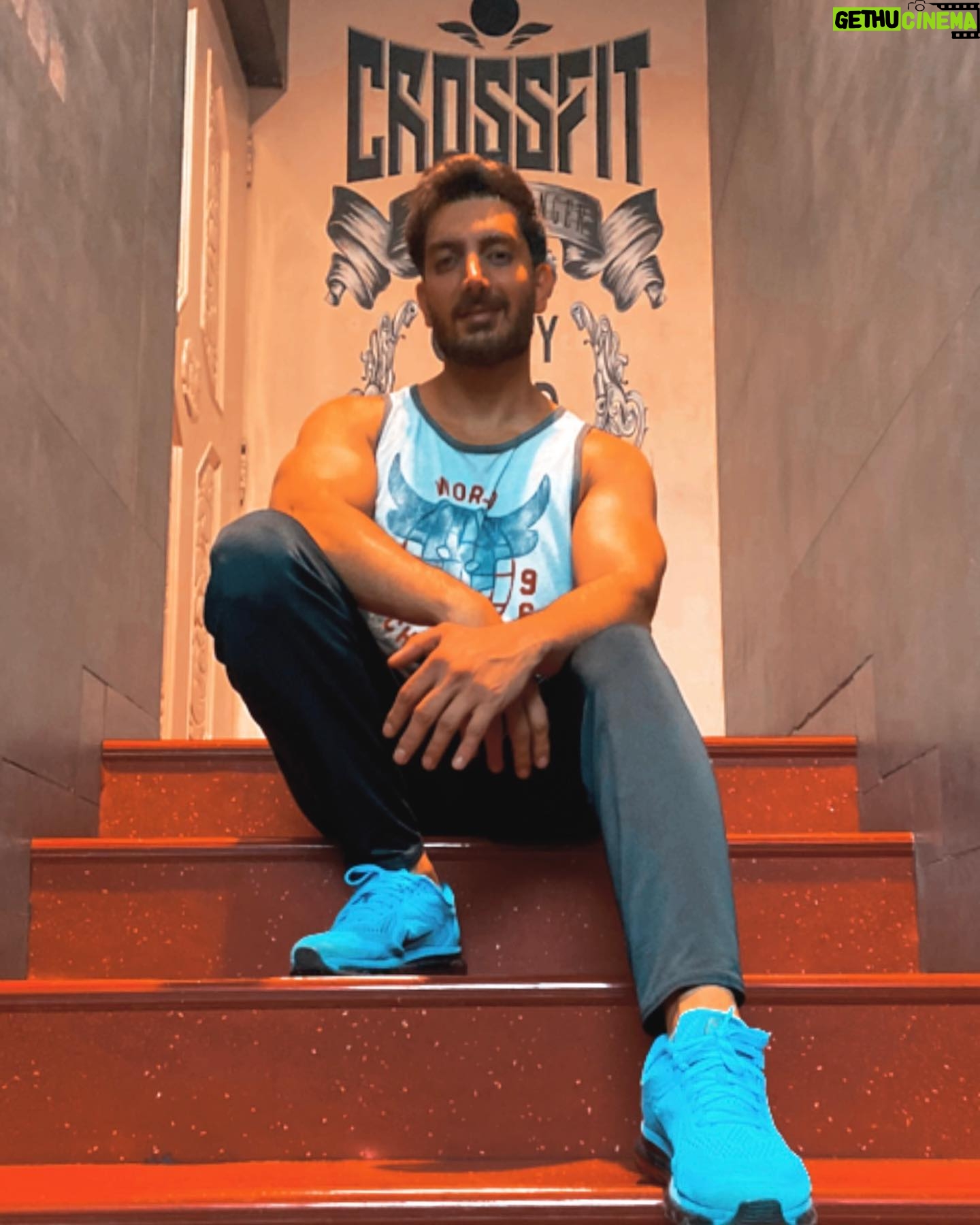 Farzad Farzin - 209.7K Likes - میاد روزای بهتر...💖🌹
#فرزادفرزین #gym #farzadfarzin #زمستان۹۹