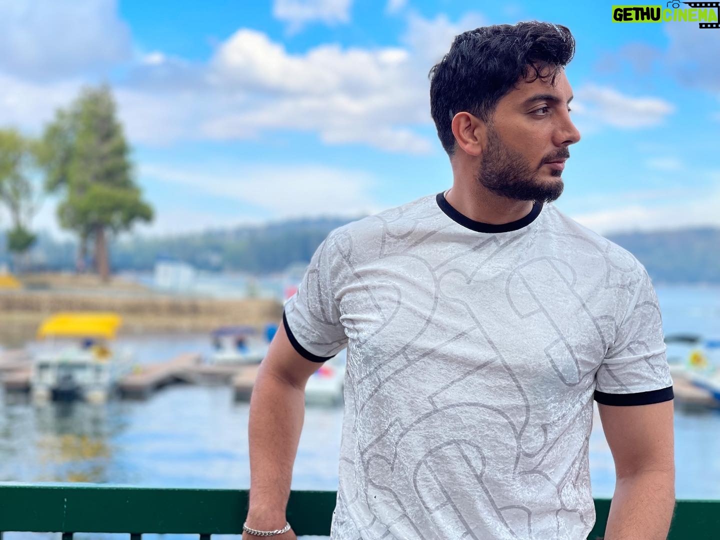 Farzad Farzin - 212.6K Likes - ✨🌊🌍
#farzadfarzin #singer #artist #fans #goodvibes #newmusic #فرزادفرزین