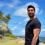 Farzad Farzin Instagram - من باشمُ صدای ساز و دريا و ساعتها تنهايي ... همین. #farzadfarzin #ocean #music #فرزادفرزین