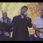 Farzad Farzin Instagram - موزیک و ویدیو موزیک شبگرد از فیلم سینمایی “آهنگ دونفره تقدیم به همه شما عزیزان .می تونید از تمامی سایتهای معتبر و کانال یوتیوب و ☺️تلگرام من ببینید وبشنوید و البته نظر هم فراموش نشه❤️💖 تشكر ميكنم از تمامي دوستانم كه در ساخت اين كار همراه من بودند🙏🏼 Lyrics & Music: Mehdi Ebrahiminejad Arrangement: Alireza Afshar Mix & Mastering: Saeed Khatibi Acoustic Guitar: Firooz Veysanloo Saxophone: yashar khosravi Electric Guitar: Mehrdad Moafi & Mehran Khalili Bass Guitar: Arin Keshishi Back Vocal: Raha Hajizeynal Music Project Manager: Saalaar Pizari Cover Art: Amirhosein Fathi Music video Director :alireza safar nezhad