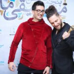 Farzad Farzin Instagram - باز هم به لطف آرای شما عزیزانم این بار آلبوم شانزلیزه موفق شد عنوان برترین آلبوم پاپ در سال۹۶ رو بدست بیاره که قطعا یکی از مهم‌ترین جوایز این جشن به حساب میاد ،البته به نظرم حق این آلبوم بیشتر از این بود ولی... سپاس از تمامی عوامل آلبوم شانزلیزه که به اندازه من در کسب این تندیس نقش داشتن و برای بوجود آمدن این اثر تلاش کردن و ممنونم از بچه های موسیقی ما که باعث‌شدن لحظاتی هر چند کوتاه حس همدلی بین اعضای موسیقی رو شاهد باشیم و مهم‌تر از همه دست تک تک شما عزیزانم رو میبوسم که با انتخاب آلبوم شانزلیزه باعث کسب این جایزه شدین،عاشقانه عاشقتونم❤️❤️ عکسهای خاطره انگیز @saeid_abollahi عزیز و @ashkanazadbakht از مراسم دیشب در برج‌میلاد ضمنا تشکر ویژه @amirhossein_farahmand_7 عزیز بابت طراحی قشنگ لباس دیشب @musicema #farzadfarzin1 #farzadfarzin #فرزادفرزین #موسیقی_ما #شانزلیزه #بهترین_البوم #سال #۹۶