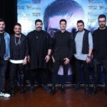 Farzad Farzin Instagram - عکسهای رفقاي جان در کنسرت خاطره انگیزِ دی وبهمن ماهِ هتل اسپیناس تهران 💝 فردا شب چندتا خبر جديد و يه پست از كنسرت تو راهه ،❤️❤️❤️عاشقتونم عكس از اميرضا رعيتي عزيزم و ديزاين لباسهاي كنسرت از دوست خوبم امير حسين فرهمند✌🏼 #farzadfarzin #farzadfarzin1 #concert #فرزادفرزین #tehran