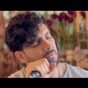 Farzad Farzin Instagram - کیا با اقیانوس خاطره دارن؟ اینم یه اجرای دلي تقدیم به همه شما❤️ ویدیو کامل در YouTube channel من