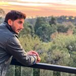 Farzad Farzin Instagram - زمانی ارزشمند خواهی شد که در قلب انسانها ریشه داشته باشی🌹 مخلص همه ❤️ #فرزادفرزین #پاییز #عشق