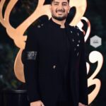 Farzad Farzin Instagram – تشکر از هیئت داوران و خانواده علی معلم فقید بابت انتخاب “بهترین خواننده پاپ “در اولین دوره جشن موسیقی و تئاتر حافظ 🙏🏼❤️
#farzadfarzin #hafezaward #bestsinger #farzadfarzin1