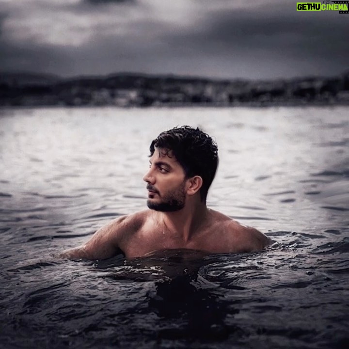 Farzad Farzin - 222.6K Likes - 🌊تاج ترانه
آلبوم شوک ۱۳۸۷
کیا باهاش خاطره دارن؟
نقاشی دیجیتال: @17artgroup
#farzadfarzin #oldmusic #music #فرزادفرزین #shock