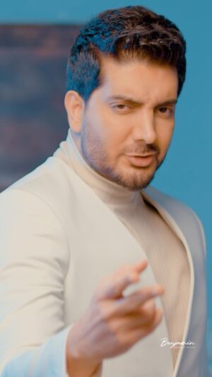 Farzad Farzin Instagram - الهی به امید تو
شنونده و بیننده قطعه “عشق زیاد” از تمامی سایتهای معتبر باشید 
امیدوارم دوست داشته باشید رفقا ❤️💎🔥
Lyrics: @asefaria & @emianoriginal 
Music: @emianoriginal 
Arrangement: @behnammirzaeimusic 
Electric Guitar: @amir_danaei 
Mix & Mastering: @mohamadfalahireal 
Music Project Manager: @saalaarpizari 
-
Director: @mahdimarvdashti 
Music Video Executive Manager: @hamidrezaamini17 
-
Fashion Designer: @benjaminfashionhouse 
-
Casting:
@amirh_balouchian 
@aminarya1 
-
Make-up Artists:
@arash.eftekhari 
@niloufar_kanani 
-
Cover Art: @saalaarpizari 
-
Special thanks:
@rasooltorabi 
@avayedoran 
@payamkharrazi630 
@shahammusic 
@amir.m.darbandi_official 
@pedramshahrabi