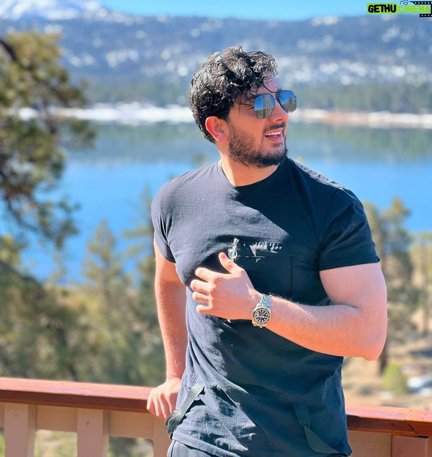 Farzad Farzin - 170.1K Likes - از روي آتش مي پریم تا غم و پلیدی ها دور و پاکی و شادی جای آن را بگیرد.
چهار شنبه سوری مبارک عزیزای دلم.❤️ 🔥
آماده برای اولین آهنگ ۱۴۰۱ هستید؟ اگه درست حدس بزنید کدومکاره جایزه دارید😎✨
#چهارشنبه_سوری #فرزادفرزین #newmusic #farzadfarzin #نوروز #international #comingsoon