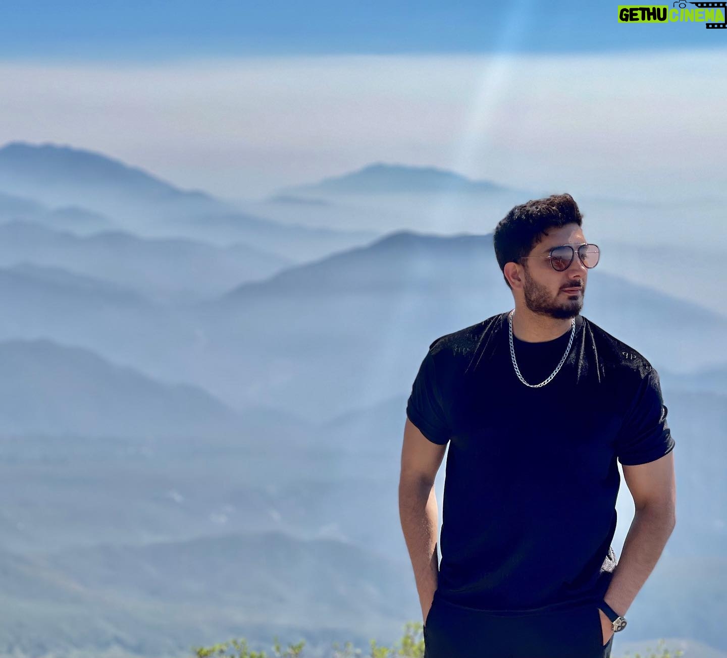 Farzad Farzin - 216.8K Likes - معرفت که تعطیله تو با غریبه رفتی کردی زد و بند بگو فروختی منو چند رفیق ، بگو فروختی منو چند؟
#گرگ یه جورایی داستان زندگی منو خیلی از شماست همین پنجشنبه منتظرش باشید💣❤️
#farzadfarzin #music #wolf #فرزادفرزین #newmusic