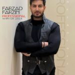 Farzad Farzin Instagram – بعضی کلمات سنگین تر از سیلی ها هستند و بعضی 
نگاه ها نافذ تر تیر ها 
❤️کنسرت حرفه ای 
عکس: @alirezarostamipage 
#farzadfarzin