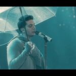 Farzad Farzin Instagram - اجرای زنده‌ی نگرانتم🎤 بی‌نهایت دلم تنگ شده واسه‌ی کنسرت و هم‌صدا شدن با شما 😌❤️ کلیپ اجرای کامل‌ نگرانتم رو که خیلی دوسش دارم رو براتون توی کانال یوتوب گذاشتم 🎬 ⠀ امیدوارم زودتر ببینیم همو ❣️ YouTube: yt.farzadfarzin.net #StayHome #StaySafe ‪#‬FarzadFarzin #Negaranetam #LiveConcert #ShockBand #tehran