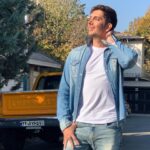 Farzad Farzin Instagram - روزهای نه چندان دور سفره ای بزرگ نداشتیم ولی دل خوش بودیم به آینده ،ولی امروز همان دلخوشی هم آرزوست... به وقت صبح جمعه ۹۹/۸/۹ آرزوی شادی ،خوشبختی و آرامش برای مردمان سرزمینم💖 #فرزادفرزین #پاییز