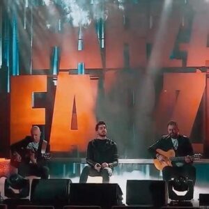 Farzad Farzin Instagram - اجرای زنده قطعه نفس رو‌ می تونید از لینک زیر و از کانال یوتیوب تماشا کنید. زیر این پست نظرتونو در مورد این آهنگ و اجرا حتماً بنویسد❤️💫

https://youtu.be/4IbLk2CHVqE
تشکر از تمامی دوستانم در گروه شوک و عوامل این اجرا به امید دیدارتون💎😘
#فرزادفرزین #کنسرت #نفس #farzadfarzin #concert