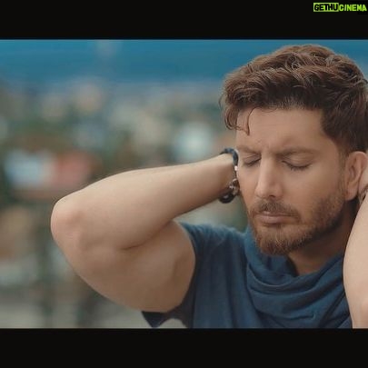 Farzad Farzin - 268.5K Likes - تیزر موزیک ویدیو “جای تو خالیه” تقدیم به شما و هواداران عزیزم❤️
فردا ساعت ۹ شب می تونید آهنگ رو از تمامی سایتهای معتبر دانلود کنید و امیدوارم دوست داشته باشید.
همچنین ویدیو کامل این کار رو، شنبه ساعت ۸ شب از کانال یوتیوب من تماشا کنید 💖
#فرزادفرزین #جای_تو_خالیه #پاییز #farzadfarzin #newmusic