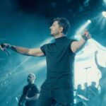 Farzad Farzin Instagram - منتظر کلیپهای اجرای لایو ترکهای کنسرت خاطره انگیز ۲۰ باشید🔥❤️ #فرزادفرزین #farzadfarzin #concert