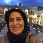 Fatemeh Motamed-Arya Instagram - آنچه كه از سفر ديروز به كاشان در خاطرم مانده زيبايي معماري شهر و مهر و محبت مردمان هنر دوستش است. آب را گل نكنيم در فرو دست انگار كفتري مي خورد آب...