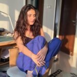 Fatima Sana Shaikh Instagram – Acchi light ka fayda utha ke social media pe active hone ka bahaana mil gaya.  Last photo best photo hai. You are welcome.