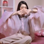 Fatin Afeefa Instagram - ARGHHH!! MY PINK-DORA IS MISSING! 🥺😫 I’m totally sure mesti si @intannajuwa tu yang ambil i punya Pink-Dora! Macam mana ni? Guys! Please tolong i. Pergi stalk dia sekarang dan carikan bukti. I want my Pink-Dora back!! Oh btw, i really really love the taste of strawberry cheesecake flavour chocolate coating, real strawberry and KITKAT wafer pieces! So refreshing and yummy! You guys should try tau 😘😘 @nestleicecream.my #KITKATPinkIceCream
