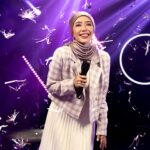 Fatin Afeefa Instagram – Get ready to shine brighter than ever with the absolutely stunning vivo V29 5G in the stunning Starry Purple shade! 💜✨

Get ready to be blown away by the absolute epitome of visual elegance and mind-blowing performance! Like, seriously, brace yourself for a whole new level of awesomeness! 💫✨🔥 It’s seriously like I’m holding a gazillion stars right in the palm of my hand. It’s giving me major celestial vibes and I am living for it! 💜 

Mark your calendars for September 20th, 2023 at 3PM! 🗓️🕒 Get ready to witness the most luxurious device EVER hitting the mobile scene.  This phone is an absolute game-changer when it comes to capturing those picture-perfect nights!

#vivoV295G #AuraPortraitNowSmart #ForPicturePerfectNights #V29ShiningLikeAStar #vivoMalaysia