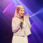 Fatin Afeefa Instagram – Get ready to shine brighter than ever with the absolutely stunning vivo V29 5G in the stunning Starry Purple shade! 💜✨

Get ready to be blown away by the absolute epitome of visual elegance and mind-blowing performance! Like, seriously, brace yourself for a whole new level of awesomeness! 💫✨🔥 It’s seriously like I’m holding a gazillion stars right in the palm of my hand. It’s giving me major celestial vibes and I am living for it! 💜 

Mark your calendars for September 20th, 2023 at 3PM! 🗓️🕒 Get ready to witness the most luxurious device EVER hitting the mobile scene.  This phone is an absolute game-changer when it comes to capturing those picture-perfect nights!

#vivoV295G #AuraPortraitNowSmart #ForPicturePerfectNights #V29ShiningLikeAStar #vivoMalaysia